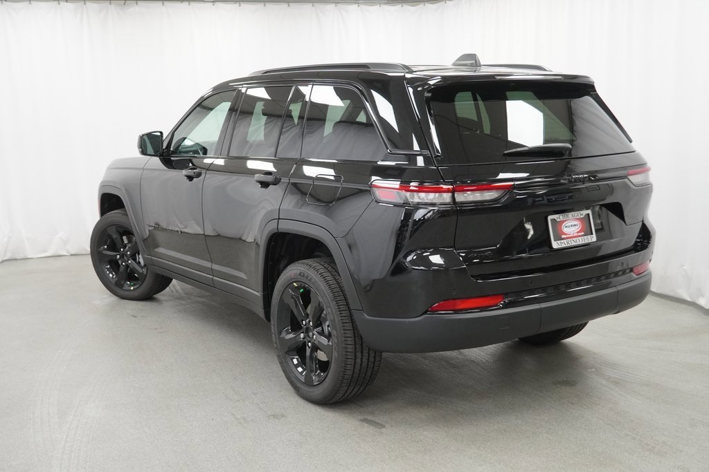 New 2025 Jeep Grand Cherokee Laredo image 13
