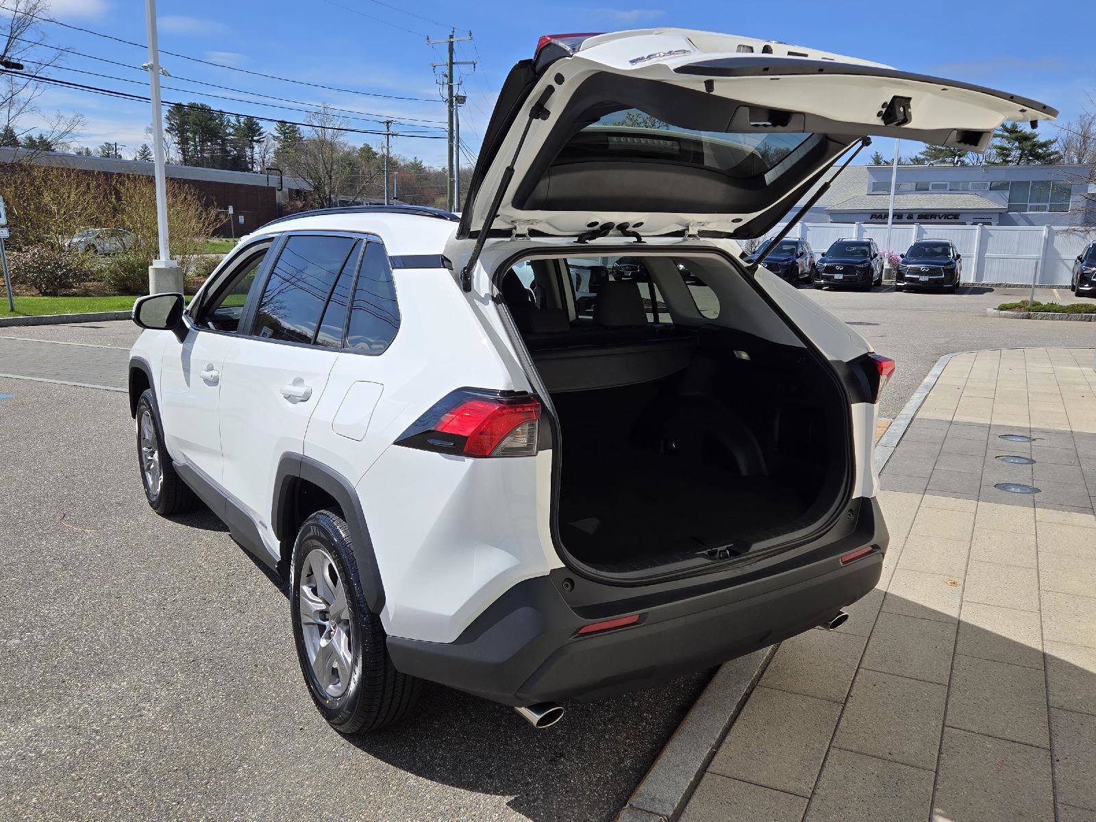 Used 2025 Toyota RAV4 XLE AWD/4WD image 17