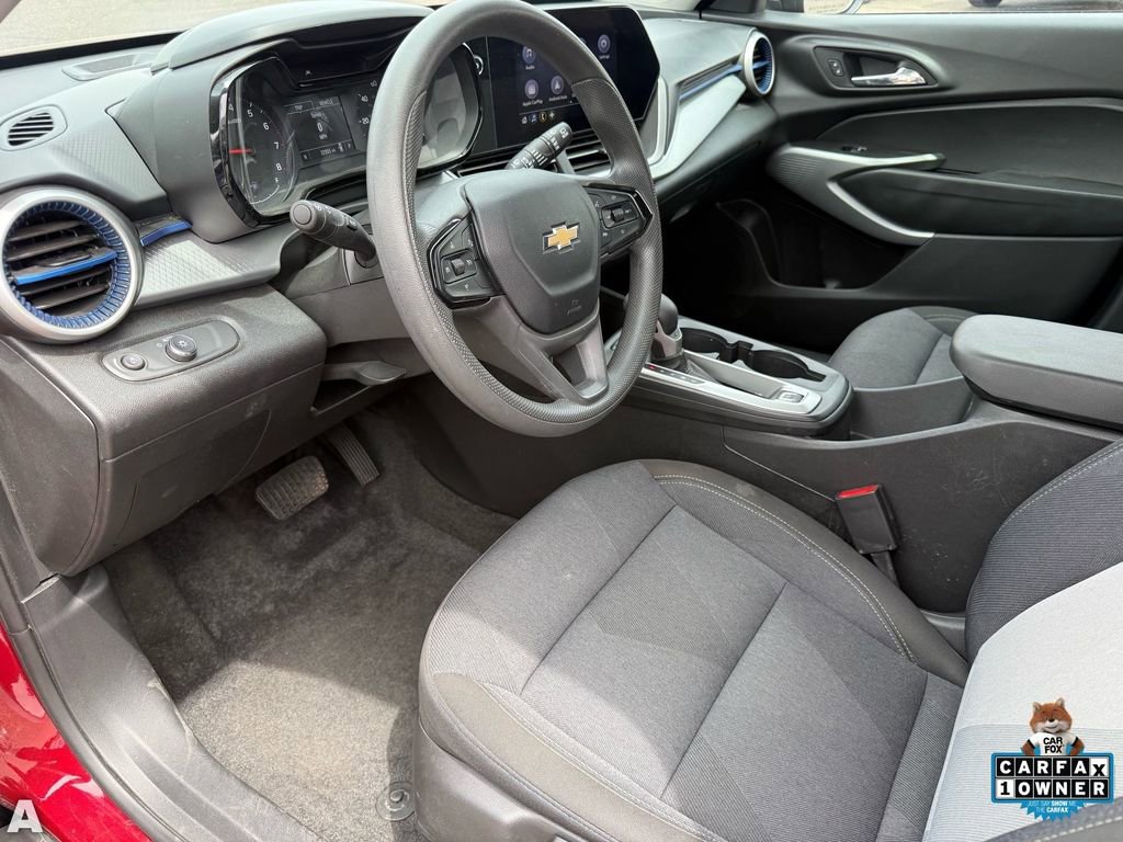 Used 2025 Chevrolet Trax LS image 8