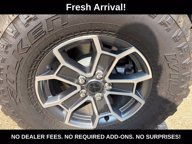 Used 2025 Jeep Gladiator Mojave AWD/4WD image 13