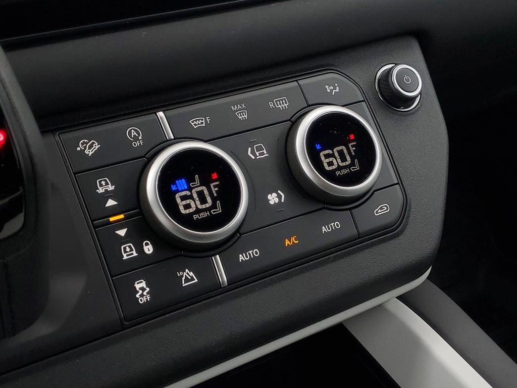 Used 2025 Land Rover Defender 130 X-Dynamic SE image 30