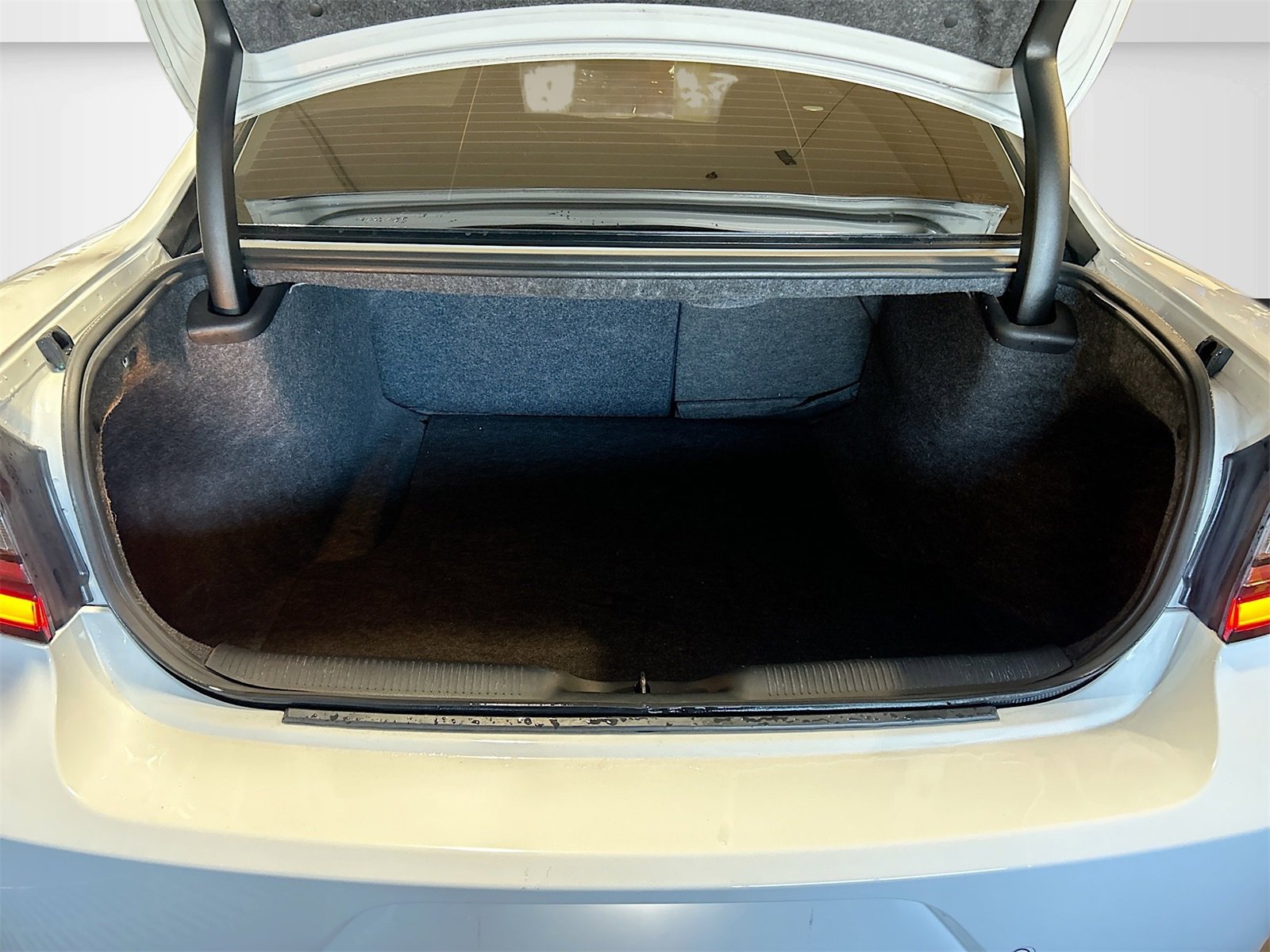 Used 2023 Dodge Charger R/T w/ Blacktop Package image 25