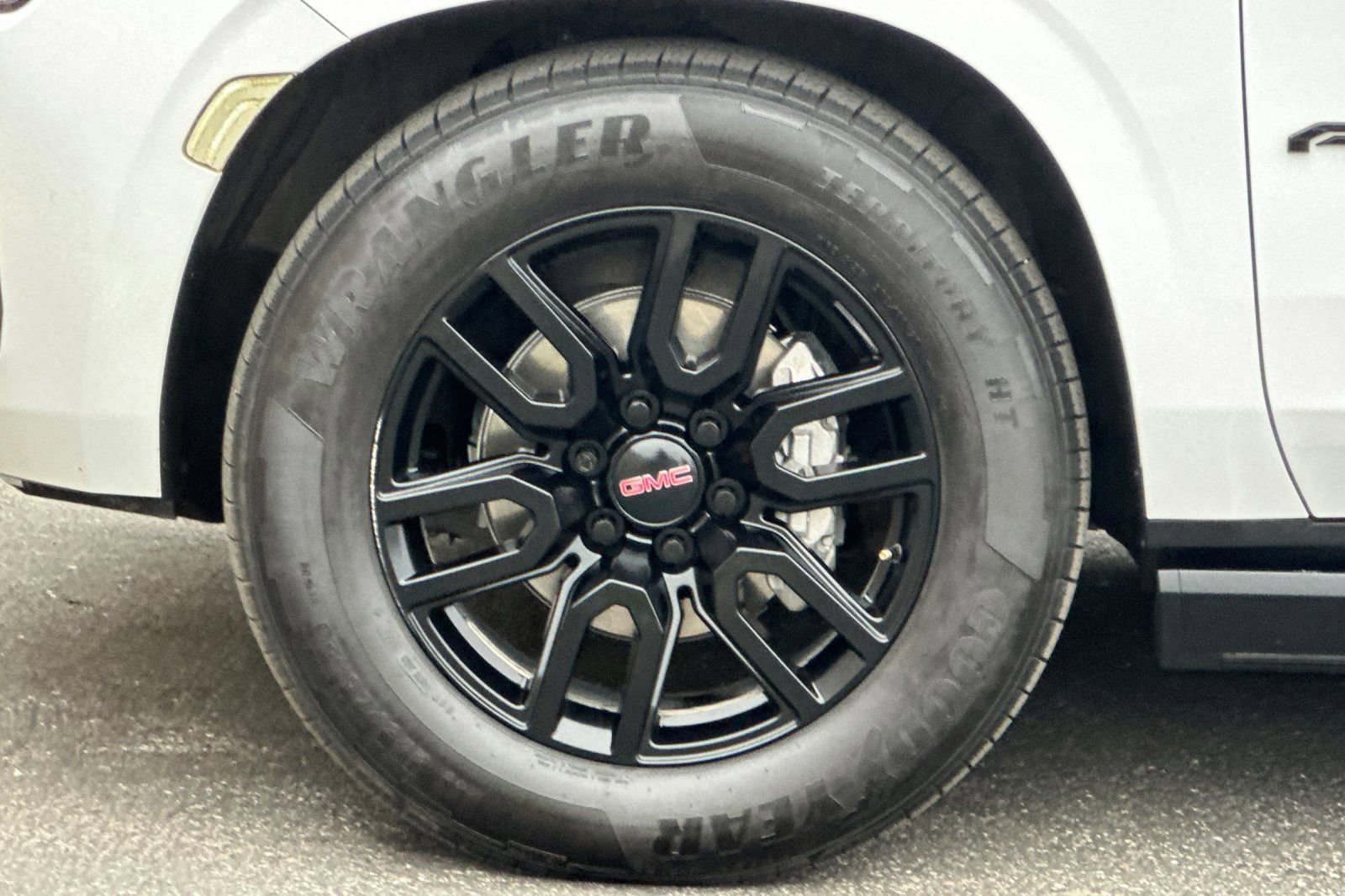 Used 2023 GMC Yukon AT4 image 28