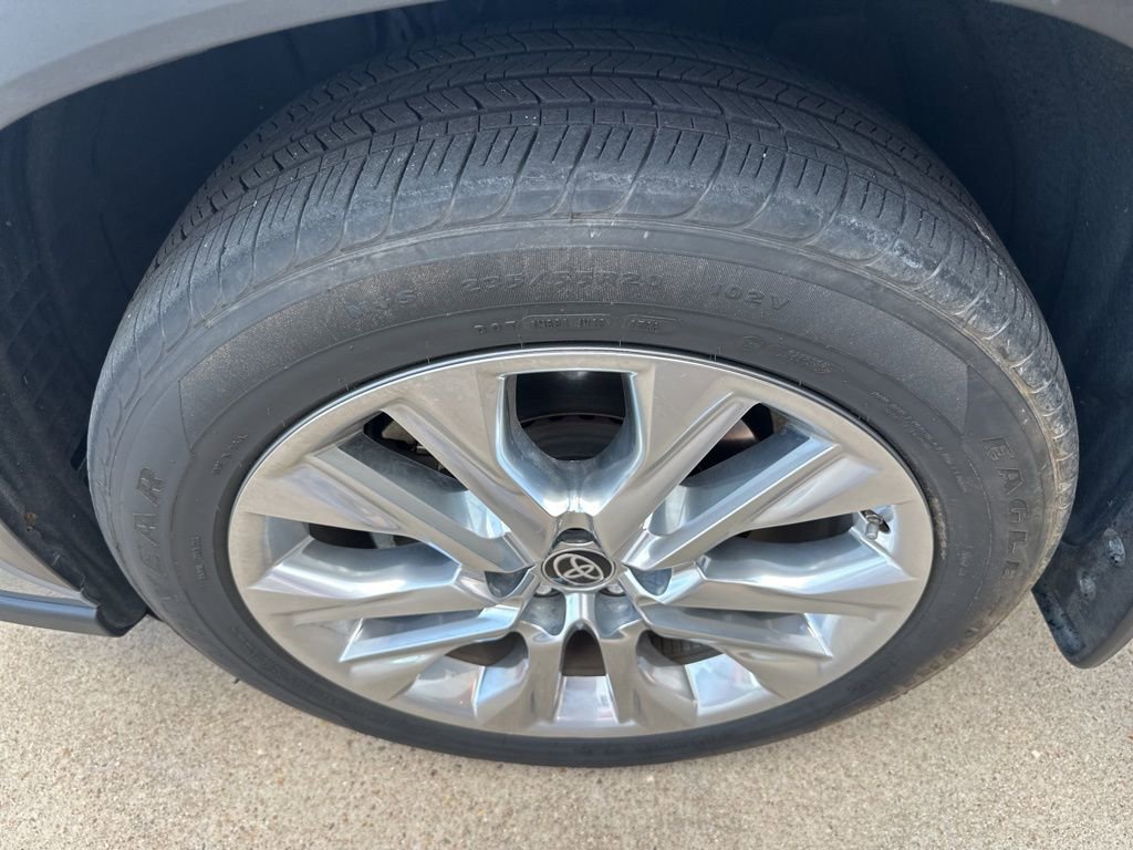 Used 2023 Toyota Highlander Limited image 24