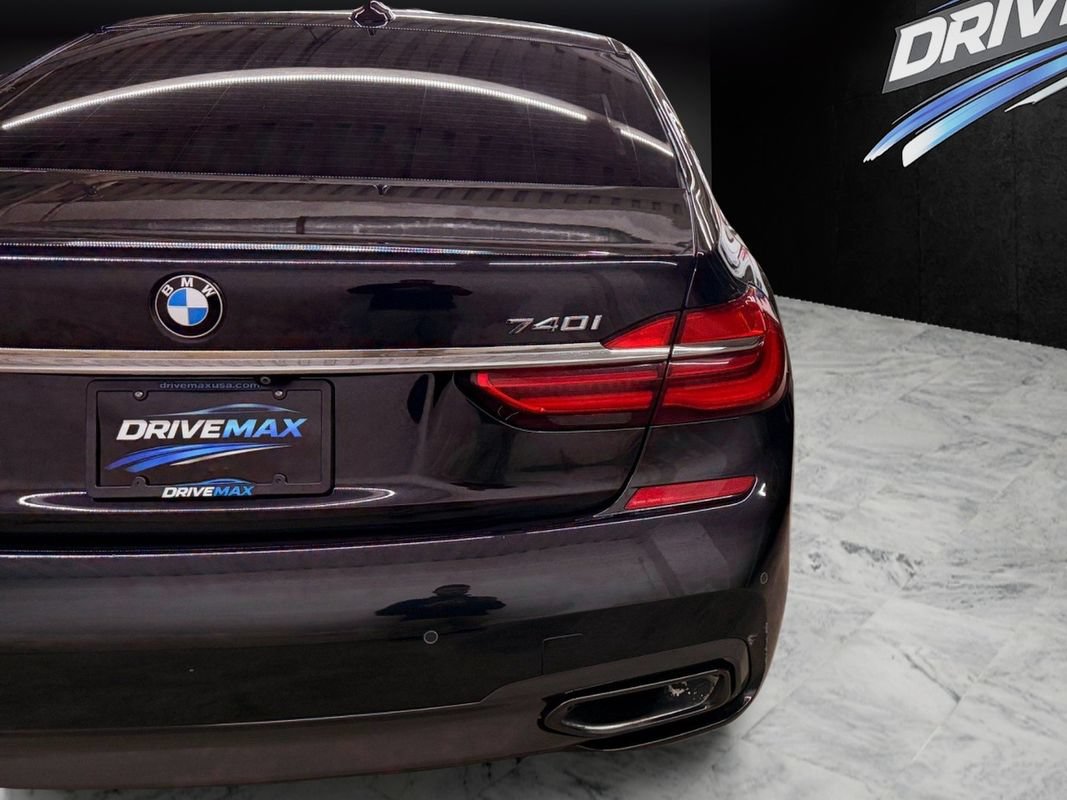 Used 2019 BMW 740i xDrive w/ M Sport Package AWD/4WD image 10