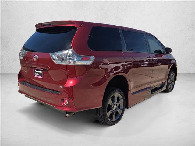 Used 2015 Toyota Sienna SE Premium image 5
