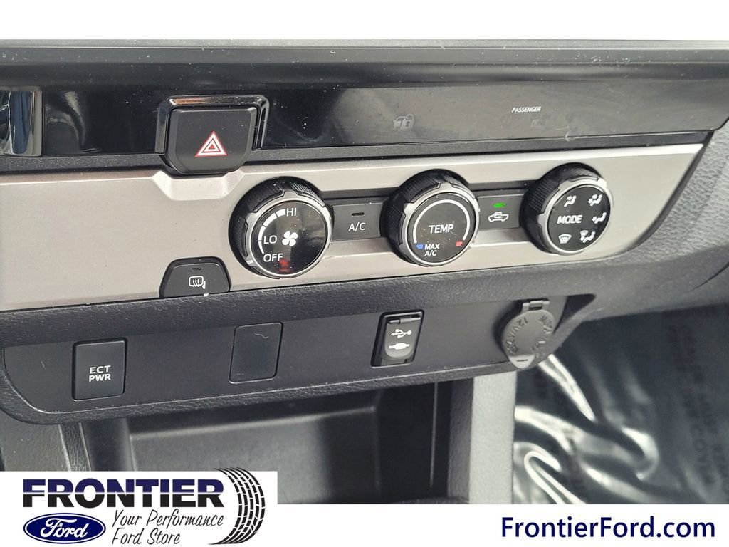 Used 2016 Toyota Tacoma SR image 13