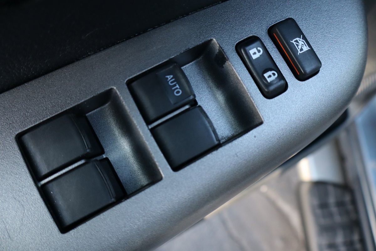 Used 2010 Toyota Tundra 4x4 CrewMax image 27
