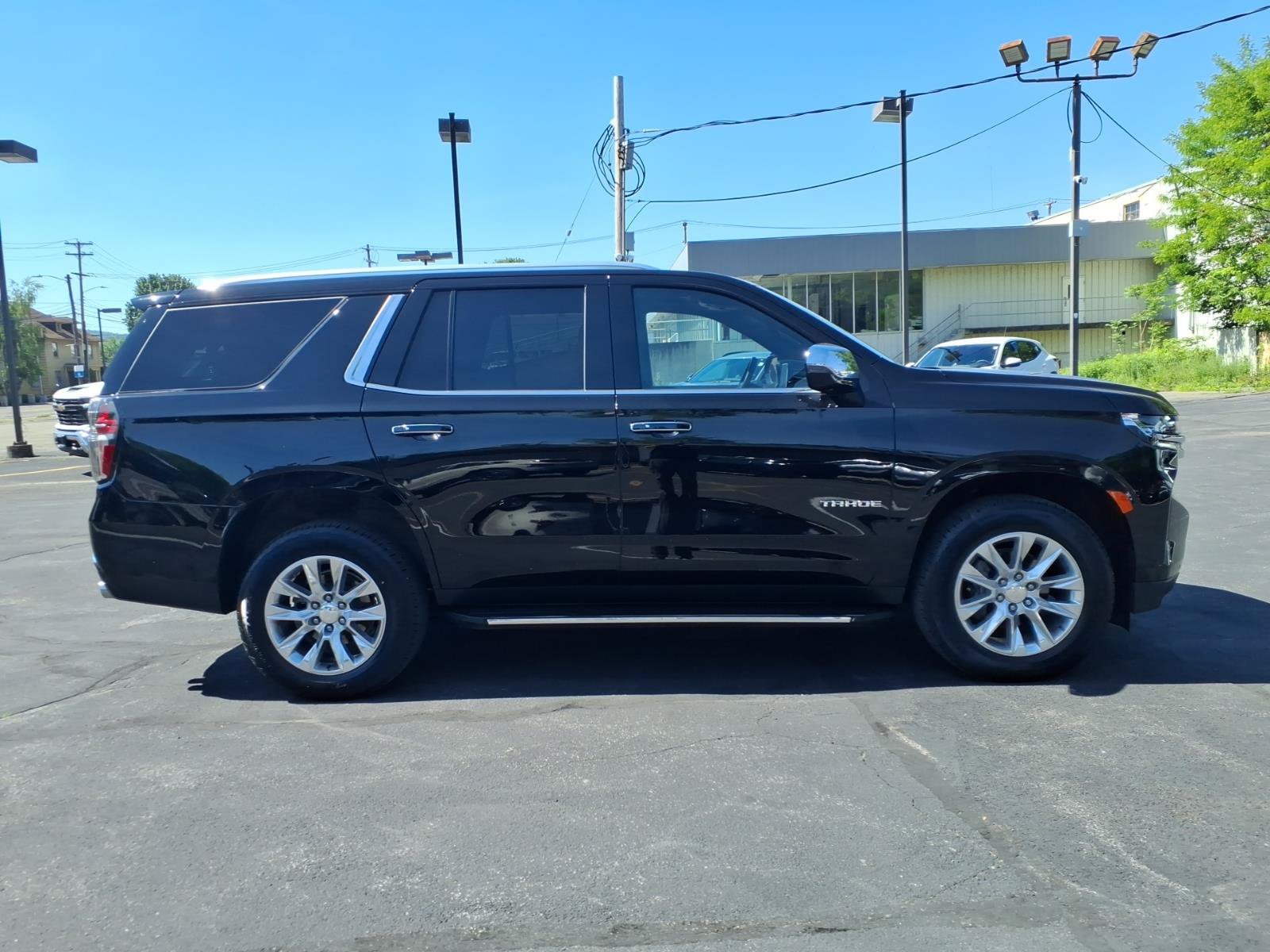 Used 2024 Chevrolet Tahoe Premier AWD/4WD image 2