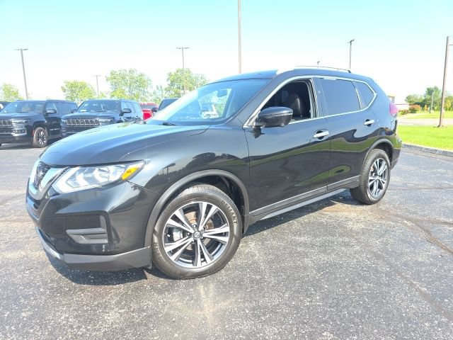 Used 2020 Nissan Rogue SV w/ Premium Package FWD image 2
