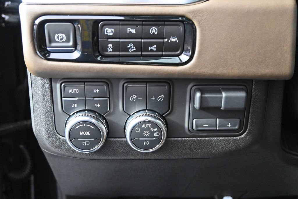 Used 2025 GMC Yukon Denali Ultimate AWD/4WD image 26