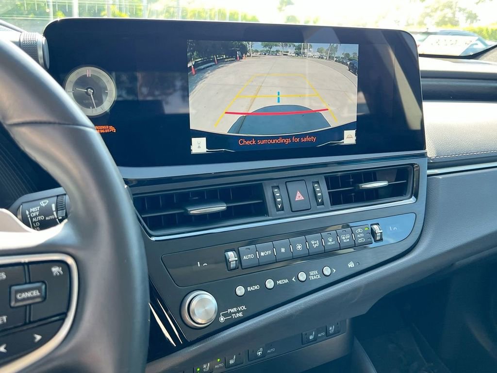 Certified 2025 Lexus ES 300h w/ Premium Package image 16