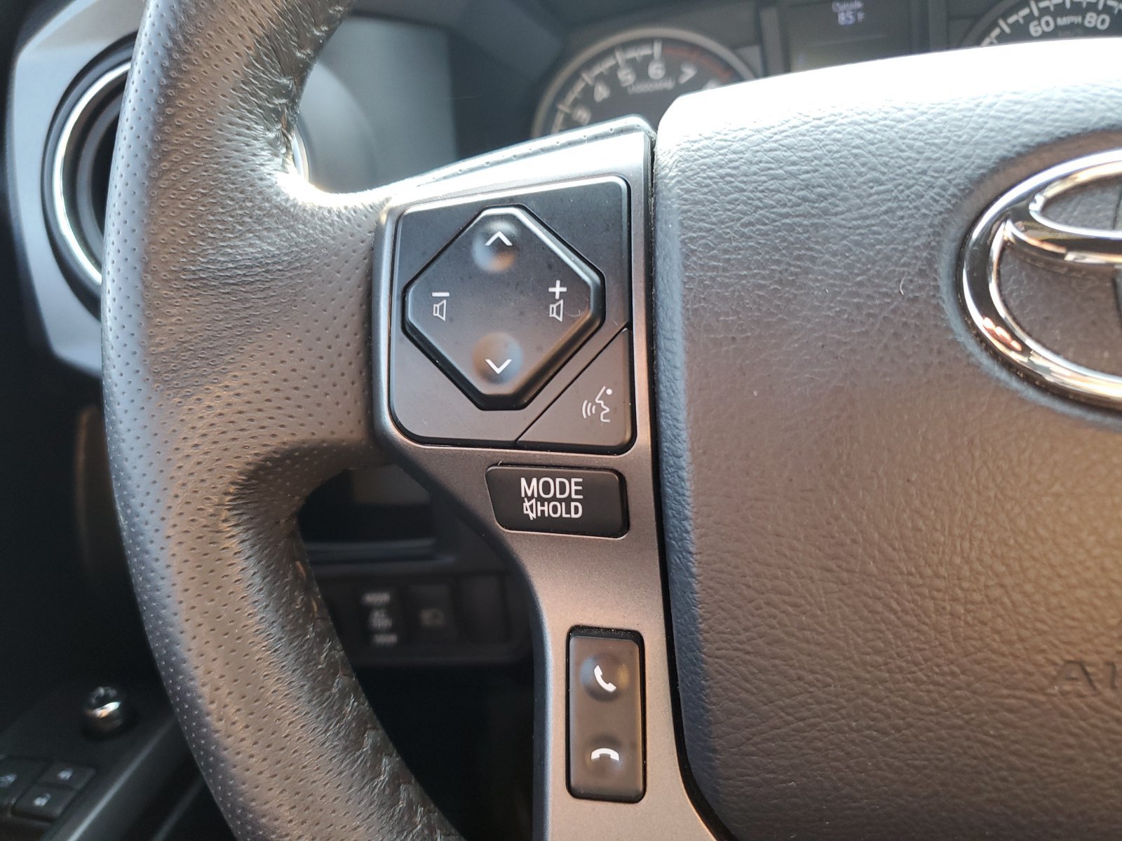 Certified 2018 Toyota Tacoma TRD Sport AWD/4WD image 22