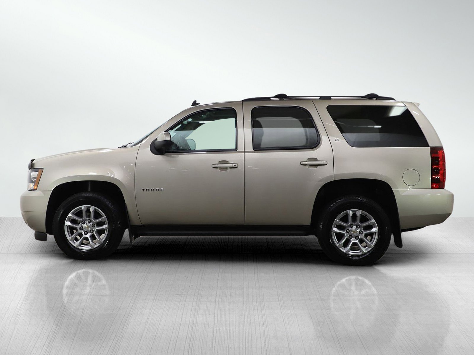 Used 2013 Chevrolet Tahoe LT w/ Luxury Package image 2