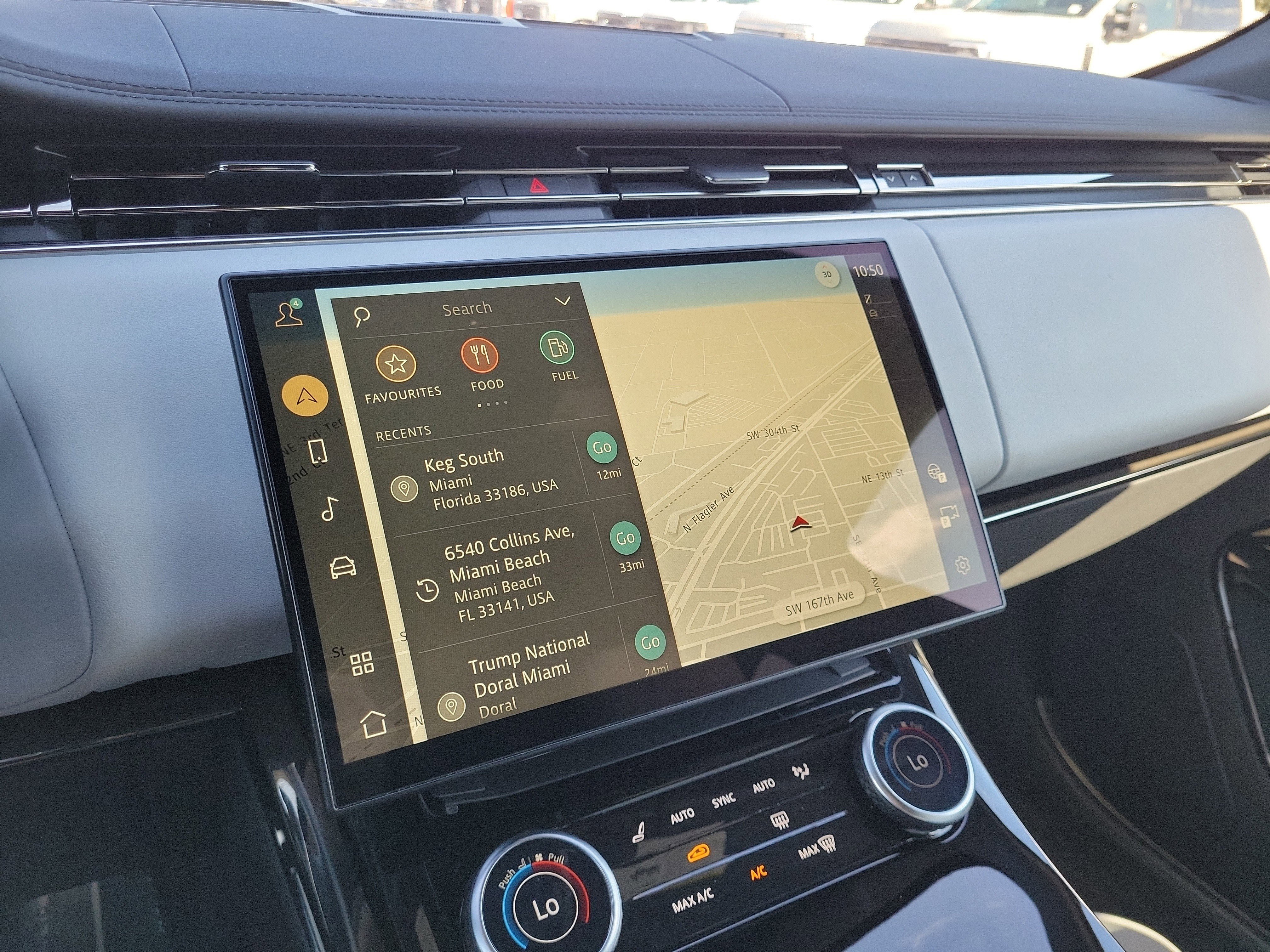 Used 2023 Land Rover Range Rover Sport SE Dynamic image 10