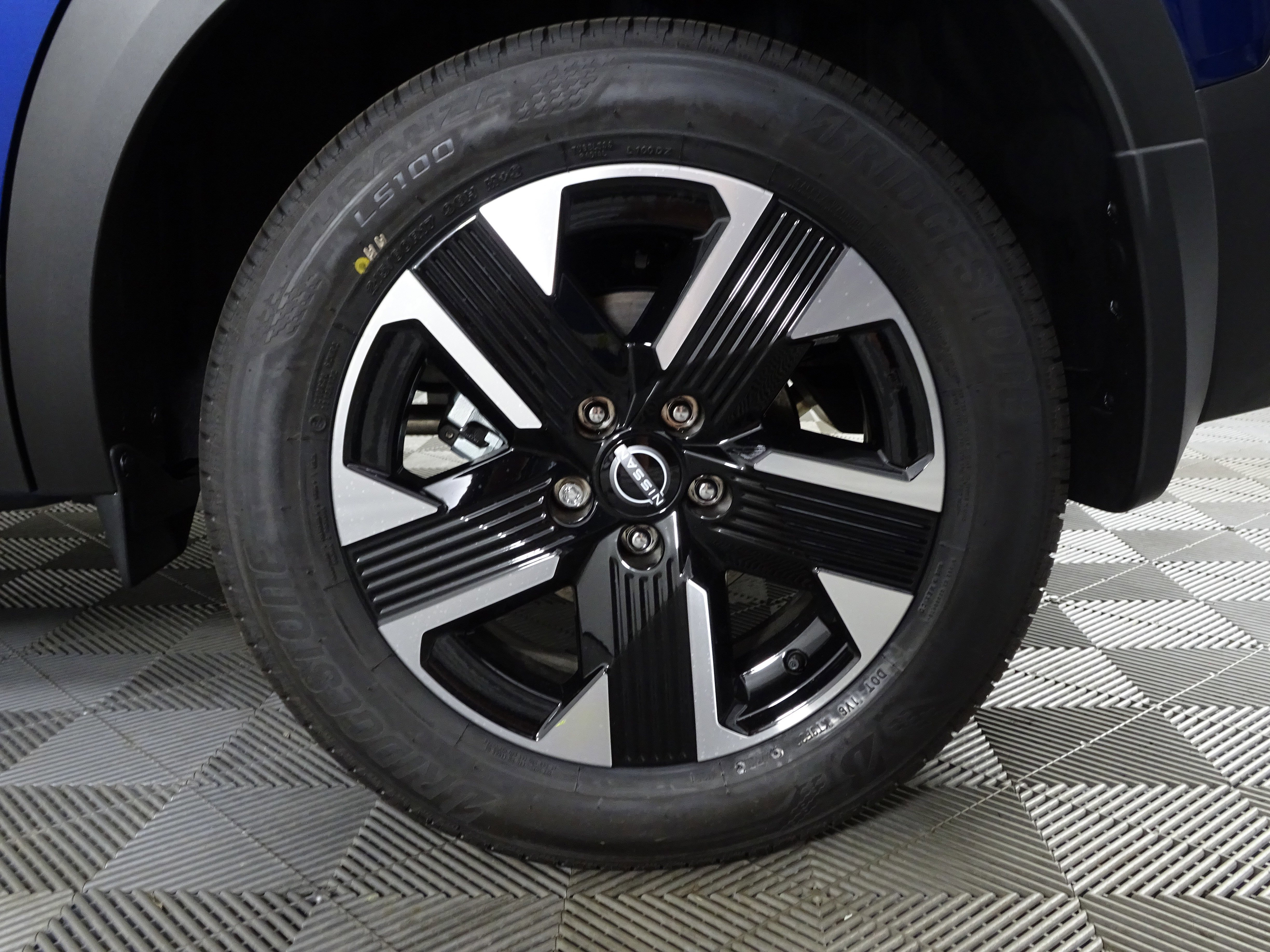 New 2025 Nissan Kicks SV w/ SV Premium Package image 13