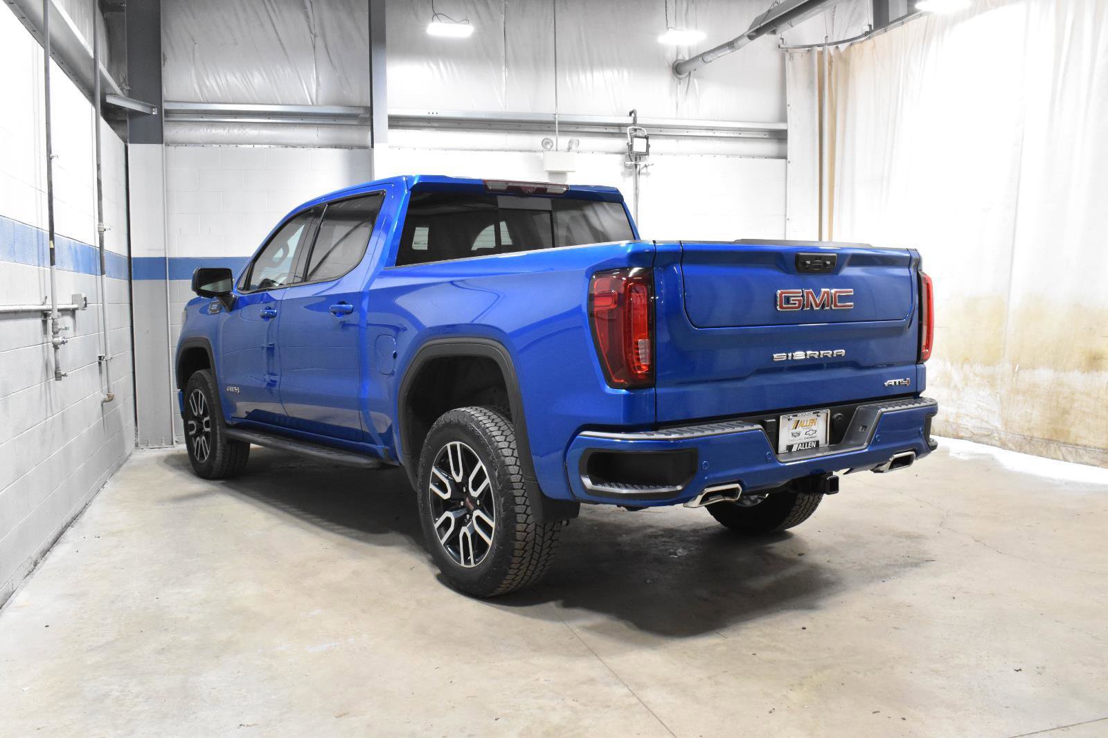 Used 2023 GMC Sierra 1500 AT4 w/ Technology Package AWD/4WD image 24