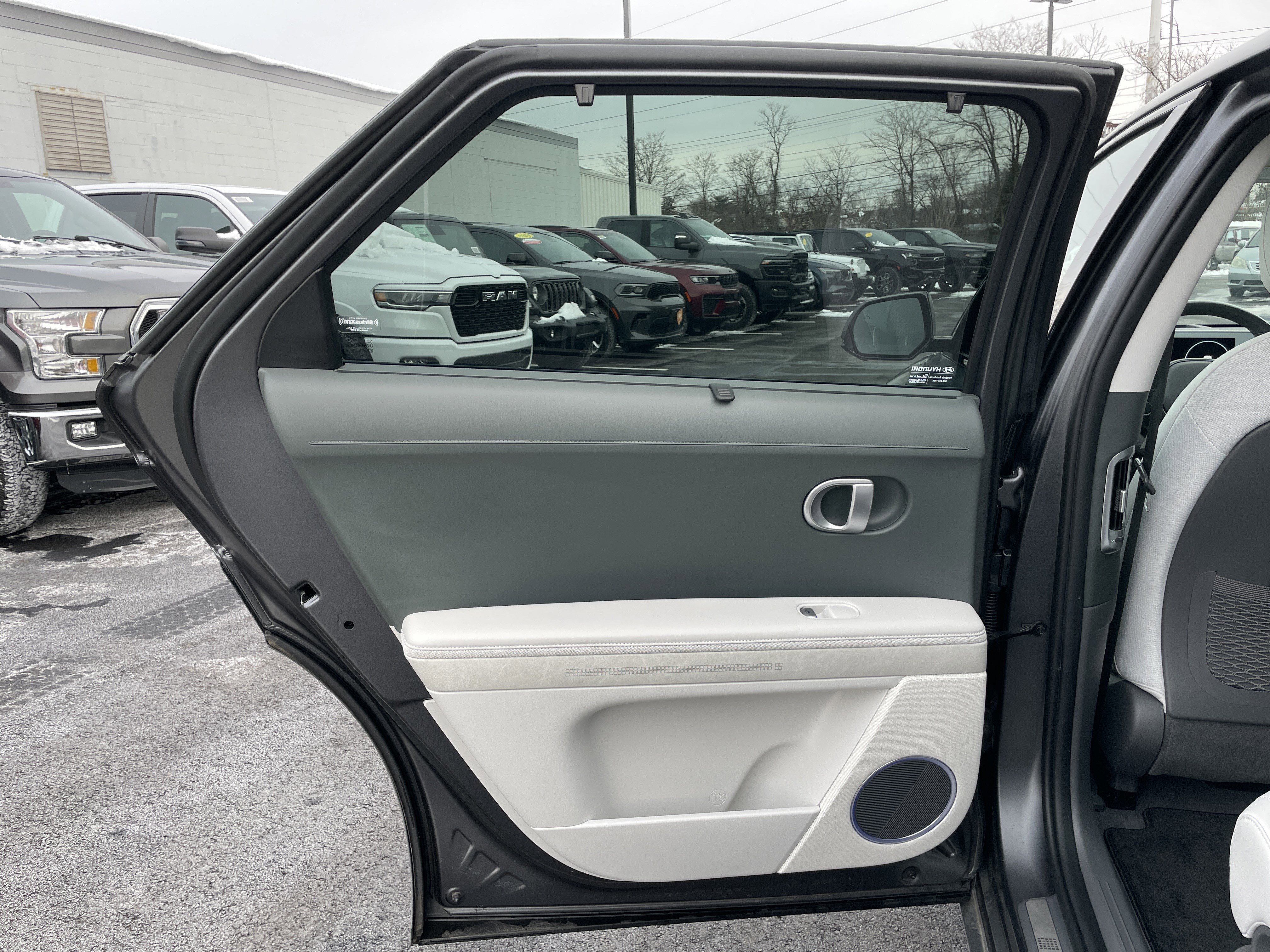 Used 2023 Hyundai Ioniq 5 Limited image 28