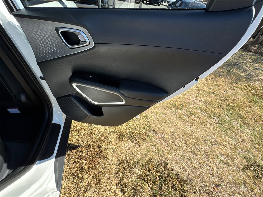 New 2025 Kia Soul LX w/ LX Technology Package image 16