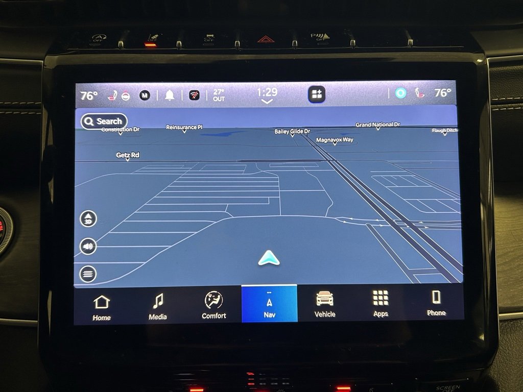 Used 2023 Jeep Grand Cherokee Limited w/ Black Appearance Package image 14