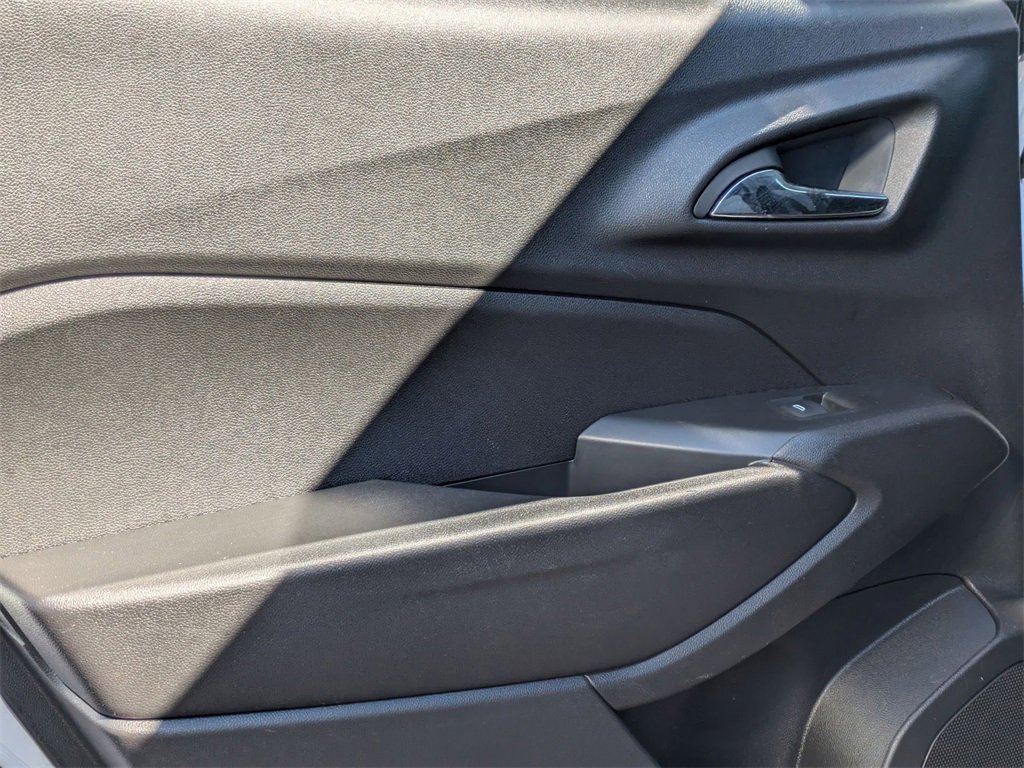 Used 2025 Chevrolet Trax LS image 24