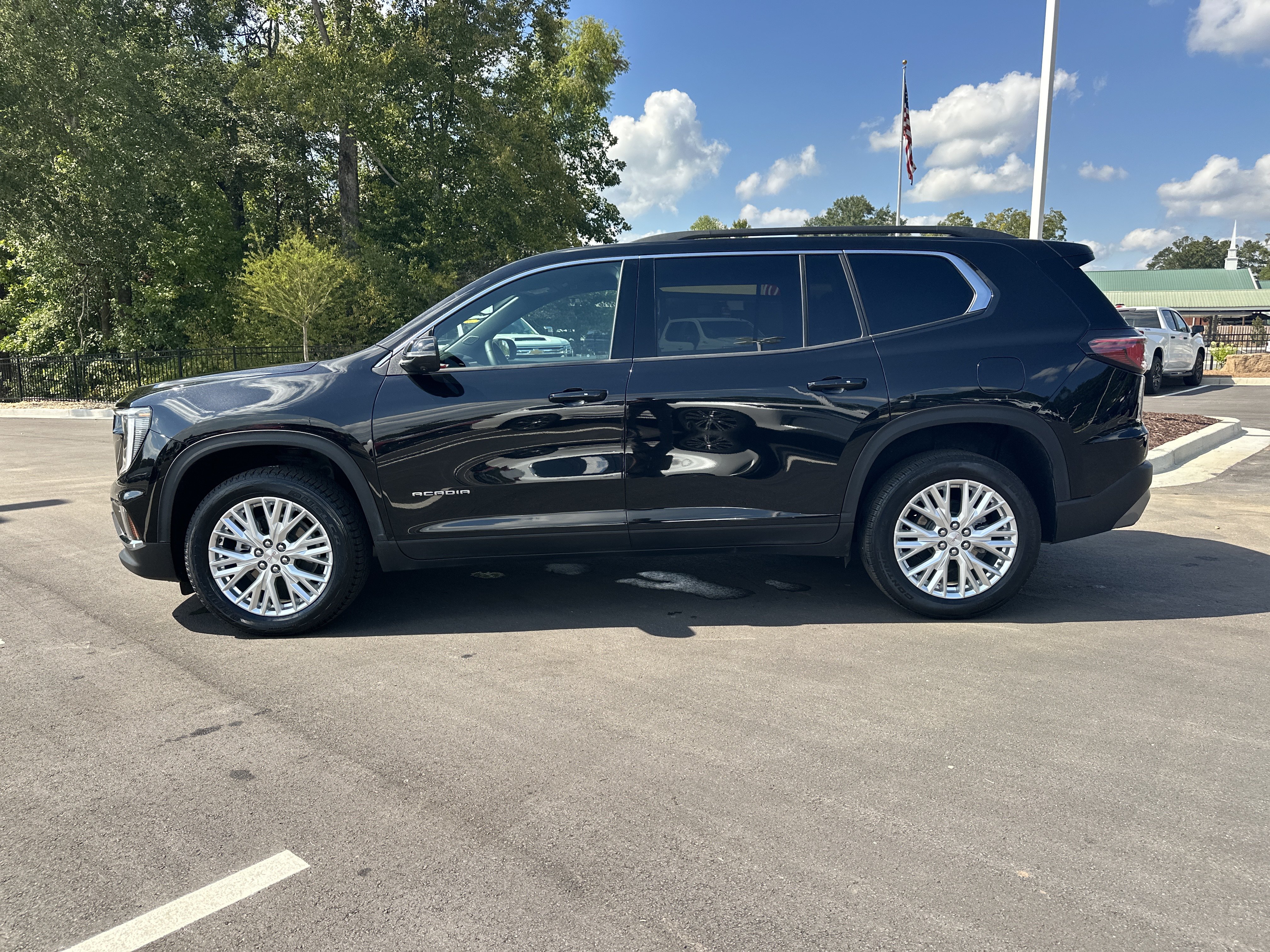 Used 2024 GMC Acadia Elevation FWD image 5