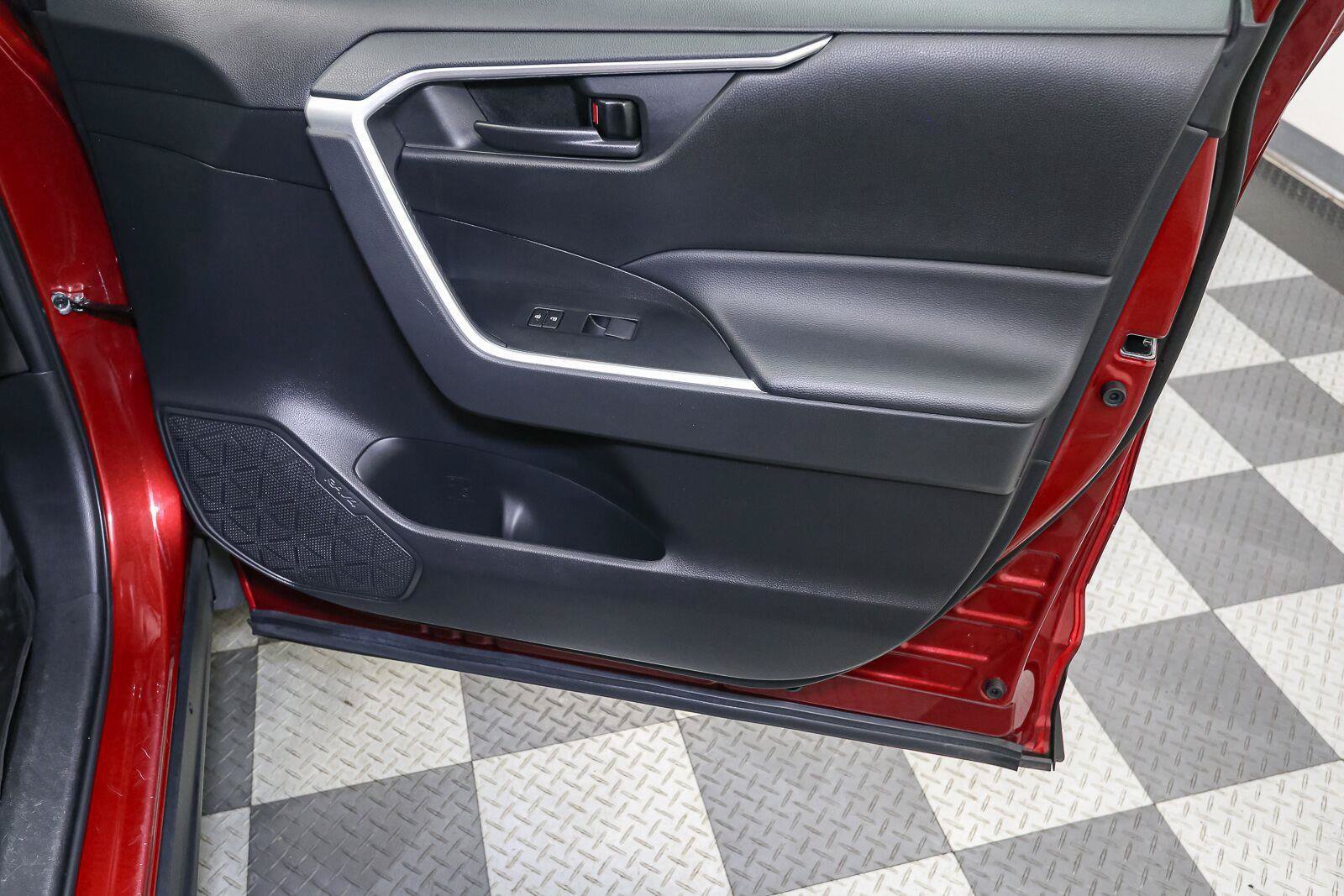 Certified 2022 Toyota RAV4 LE AWD/4WD image 21