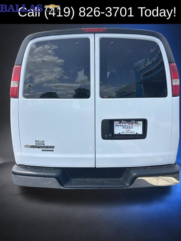 Used 2019 Chevrolet Express 3500 LT w/ LT Preferred Equipment Group RWD image 4
