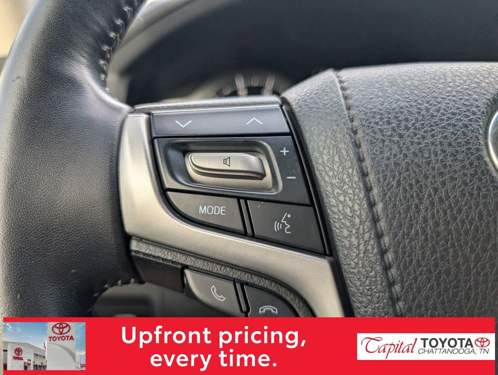 Used 2018 Toyota Land Cruiser AWD/4WD image 15