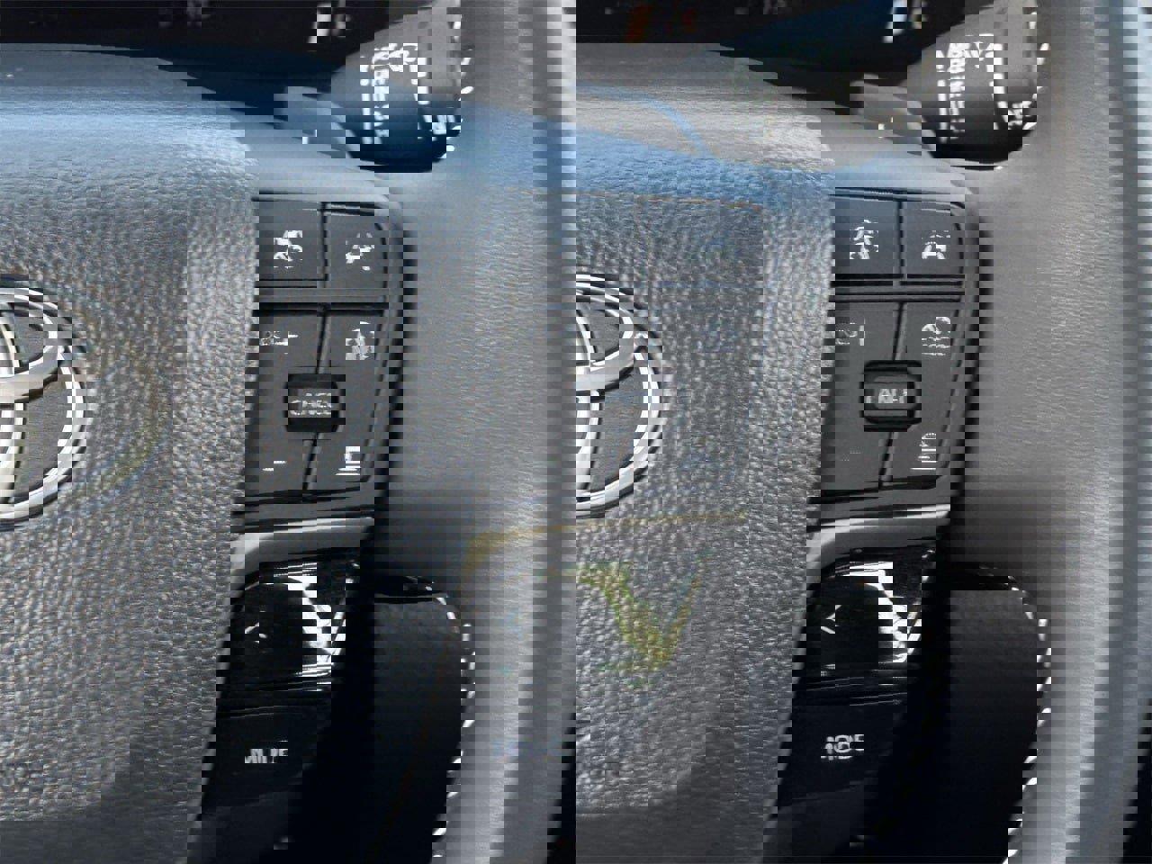 Used 2025 Toyota Camry Hybrid image 14