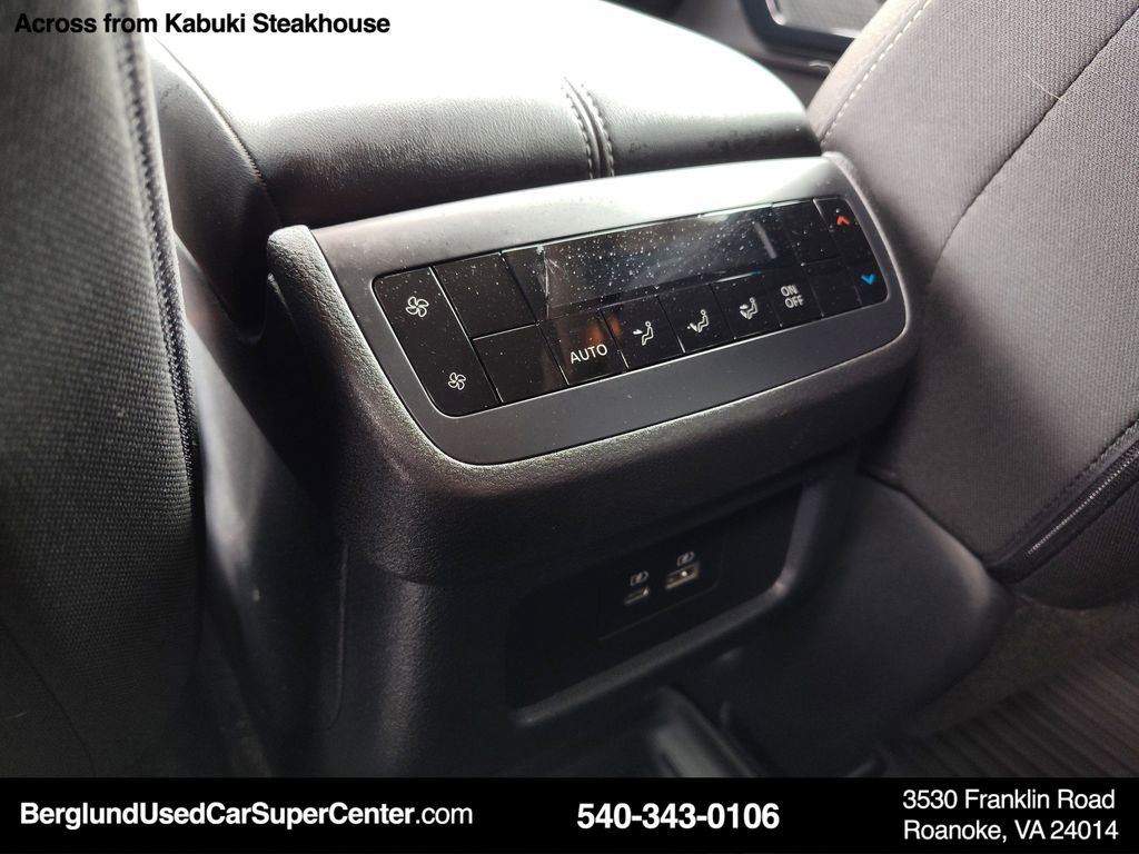 Used 2024 Nissan Pathfinder SV w/ SV Premium Package AWD/4WD image 17