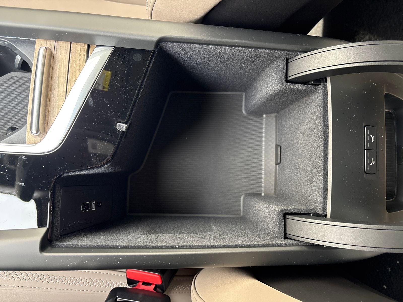 New 2026 Volvo XC60 B5 Plus w/ Protection Package Premier image 33