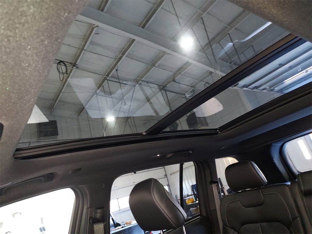 New 2025 Jeep Grand Cherokee Limited w/ Luxury Tech Group II image 28