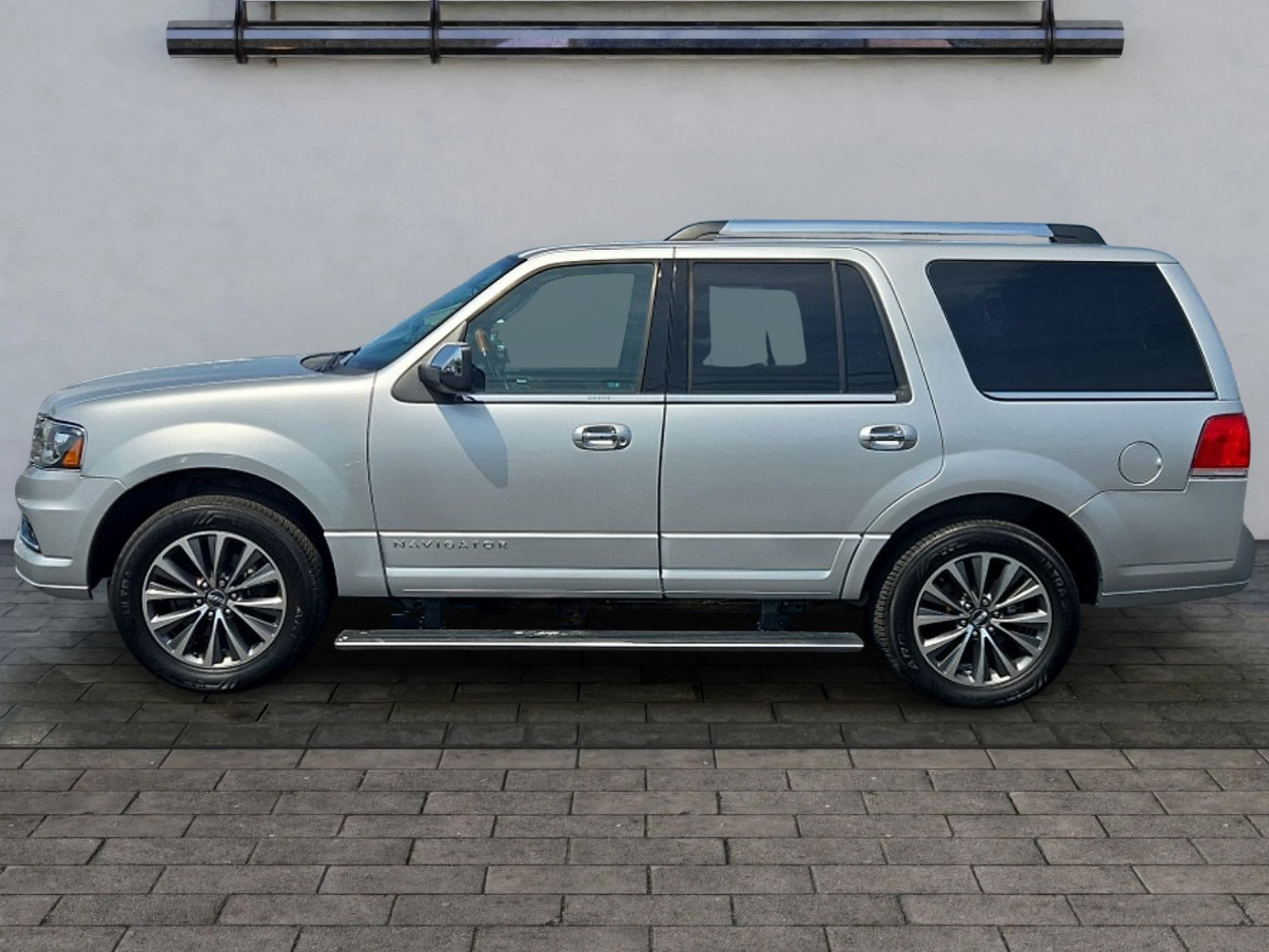Used 2017 Lincoln Navigator Select AWD/4WD image 6