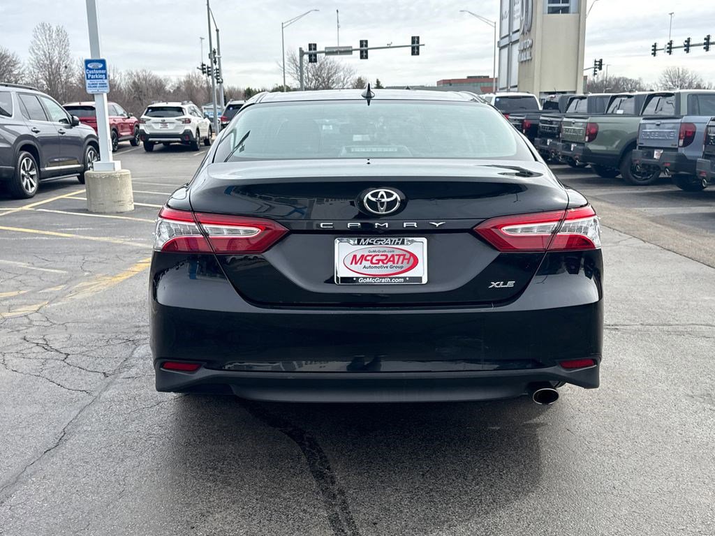 Used 2020 Toyota Camry XLE FWD image 10