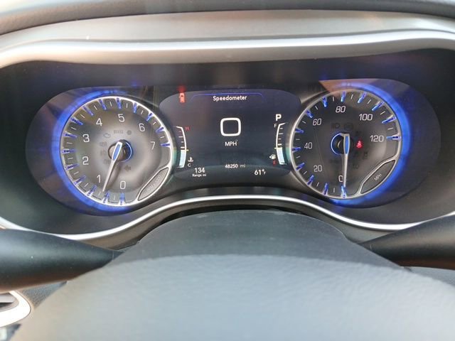 Used 2024 Chrysler Pacifica Touring-L image 40