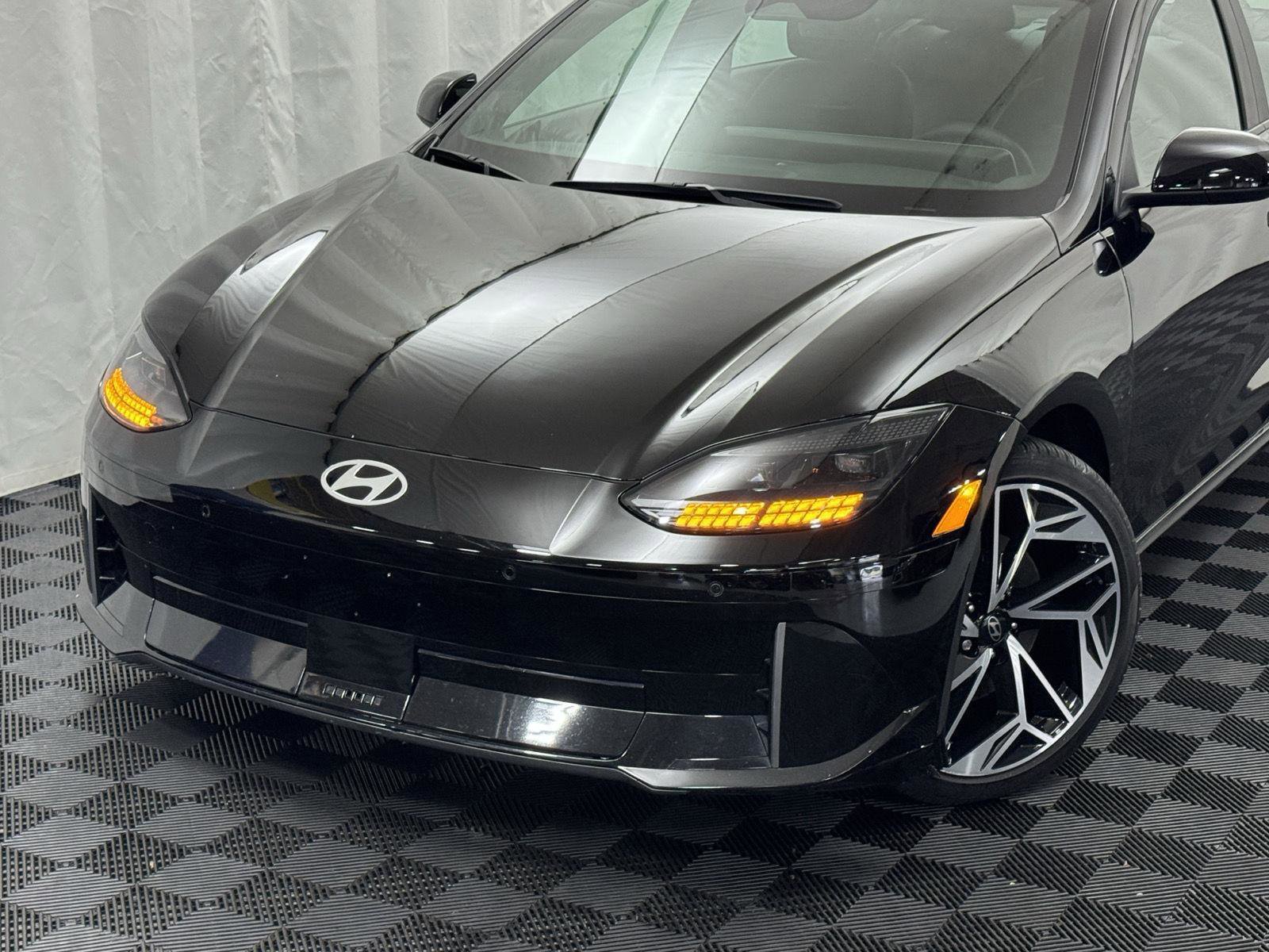 Used 2025 Hyundai Ioniq 6 SEL AWD/4WD image 3