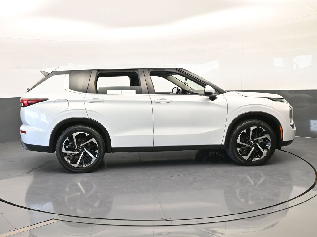 Used 2022 Mitsubishi Outlander ES image 7