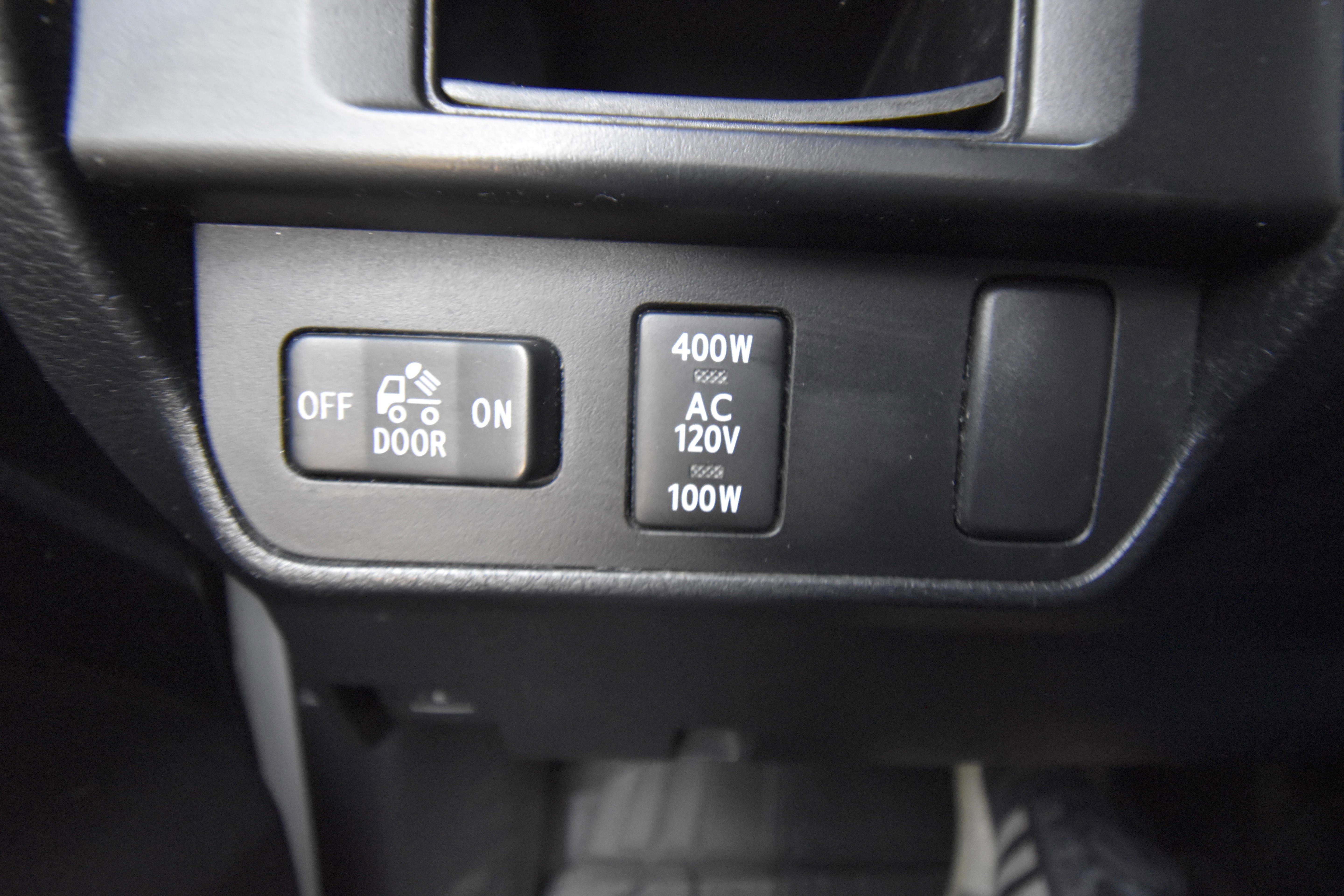 Used 2016 Toyota Tacoma Limited w/ Towing Package RWD image 17
