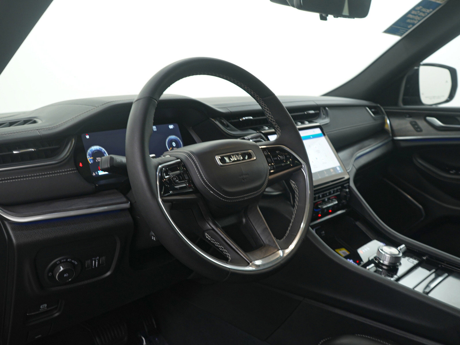 Used 2023 Jeep Grand Cherokee Overland w/ Luxury Tech Group IV image 19