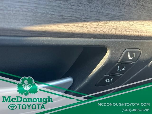 Used 2025 Toyota Grand Highlander AWD image 16