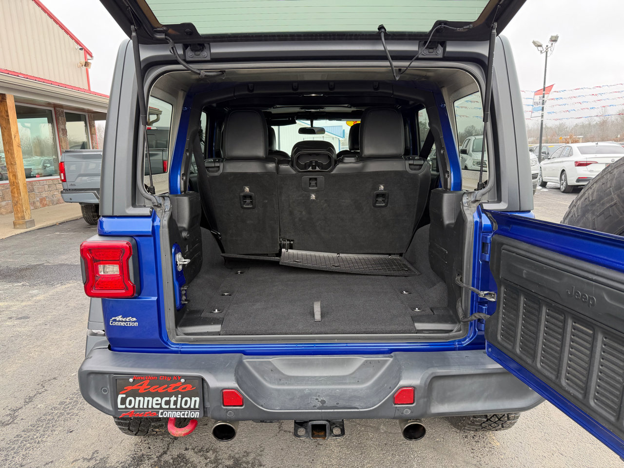 Used 2018 Jeep Wrangler Unlimited Rubicon w/ Safety Group image 6