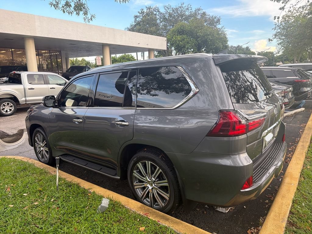 Used 2016 Lexus LX 570 4WD w/ Luxury Package image 4