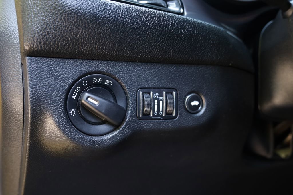 Used 2017 Dodge Challenger SXT image 18