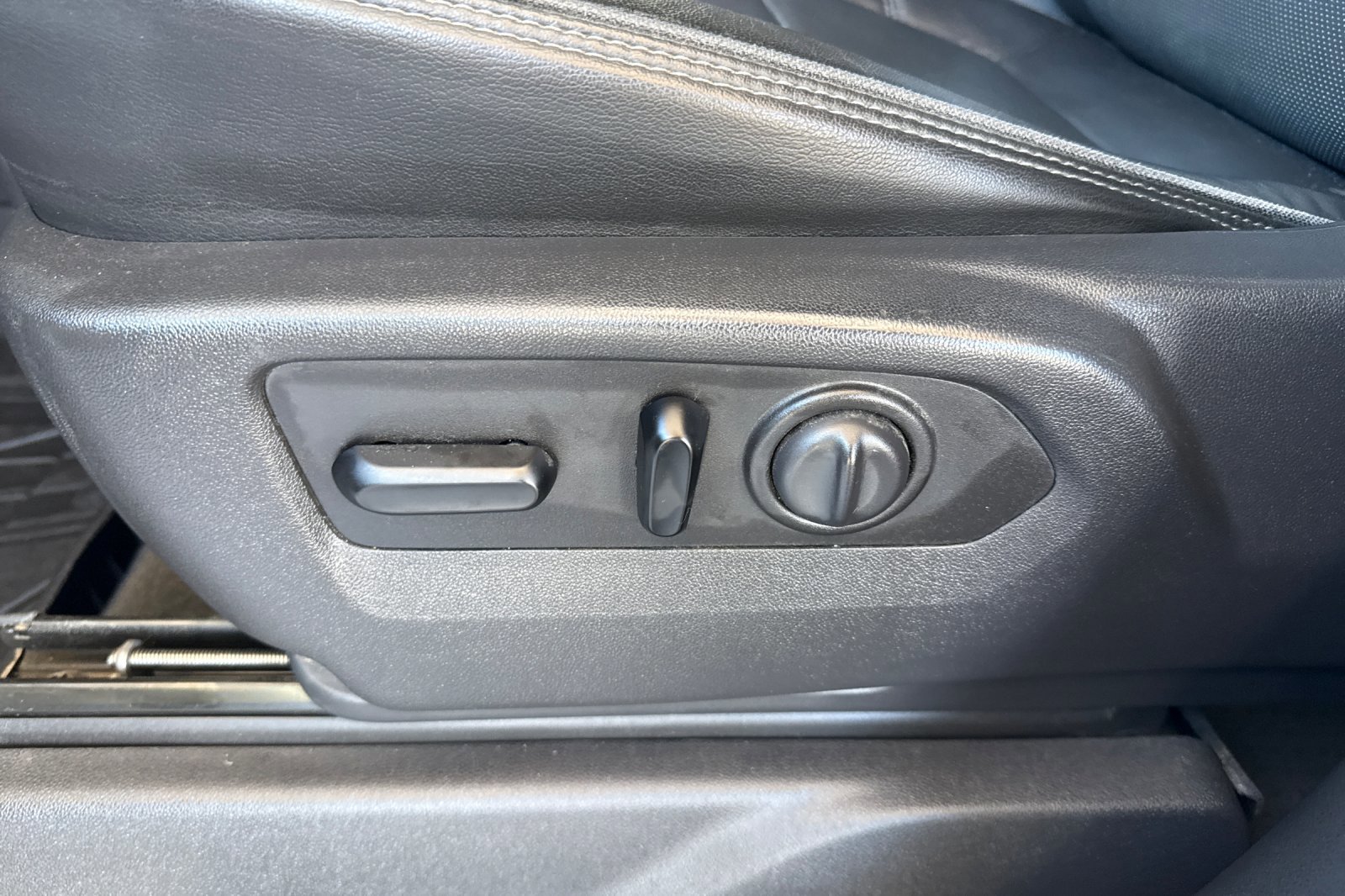 Used 2019 Chevrolet Silverado 1500 High Country w/ Technology Package image 14