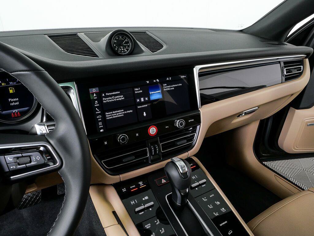 Certified 2026 Porsche Macan AWD/4WD image 12