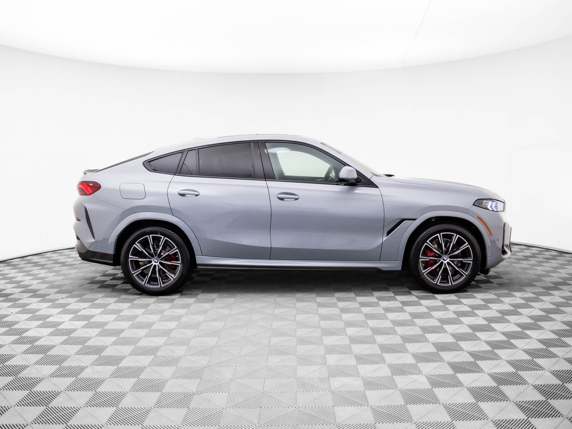 New 2026 BMW X6 xDrive40i w/ Executive Package AWD/4WD image 7