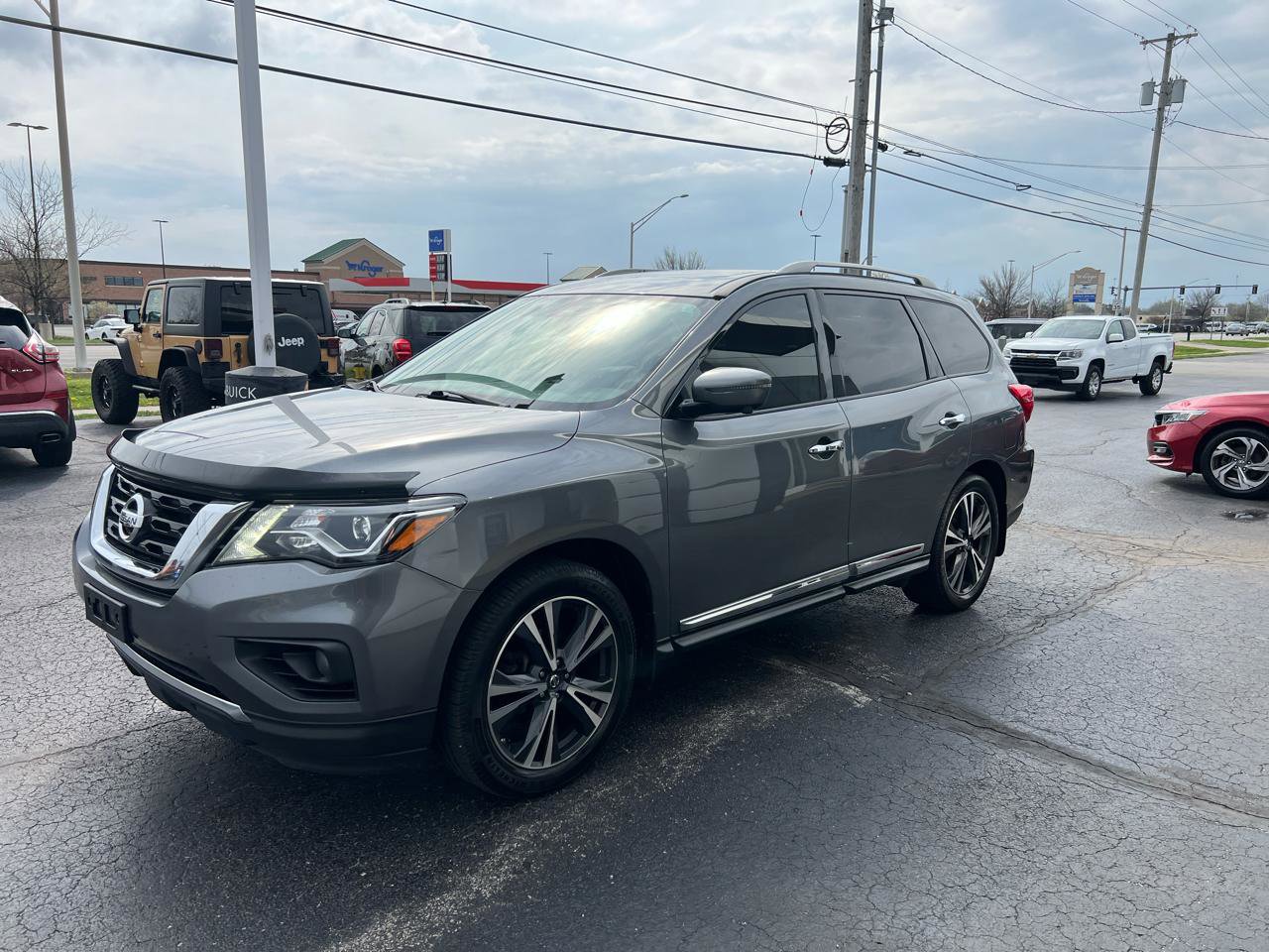 Used 2019 Nissan Pathfinder Platinum AWD/4WD image 2