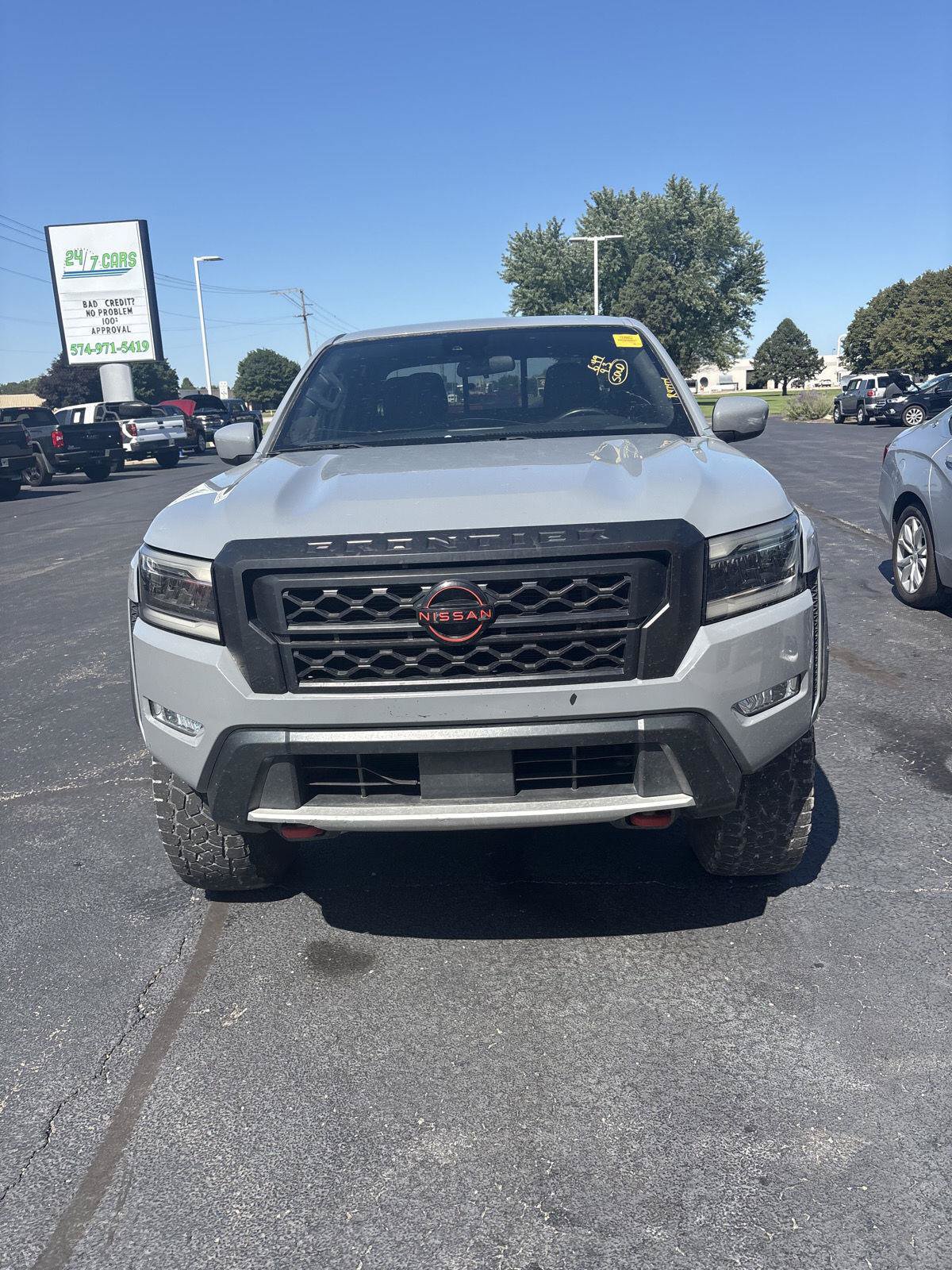 Used 2022 Nissan Frontier PRO-4X w/ Technology Package AWD/4WD image 2