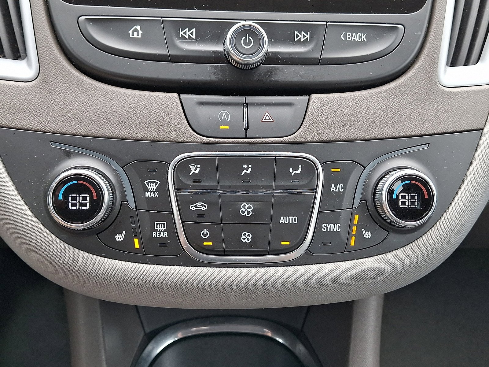 Used 2024 Chevrolet Malibu LT FWD image 15
